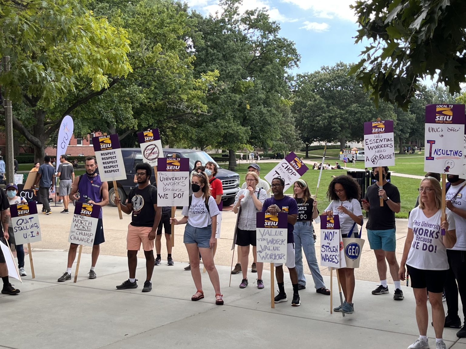 Service Workers at UIUC Hold Movein Day Action With Allies SEIU Local 73