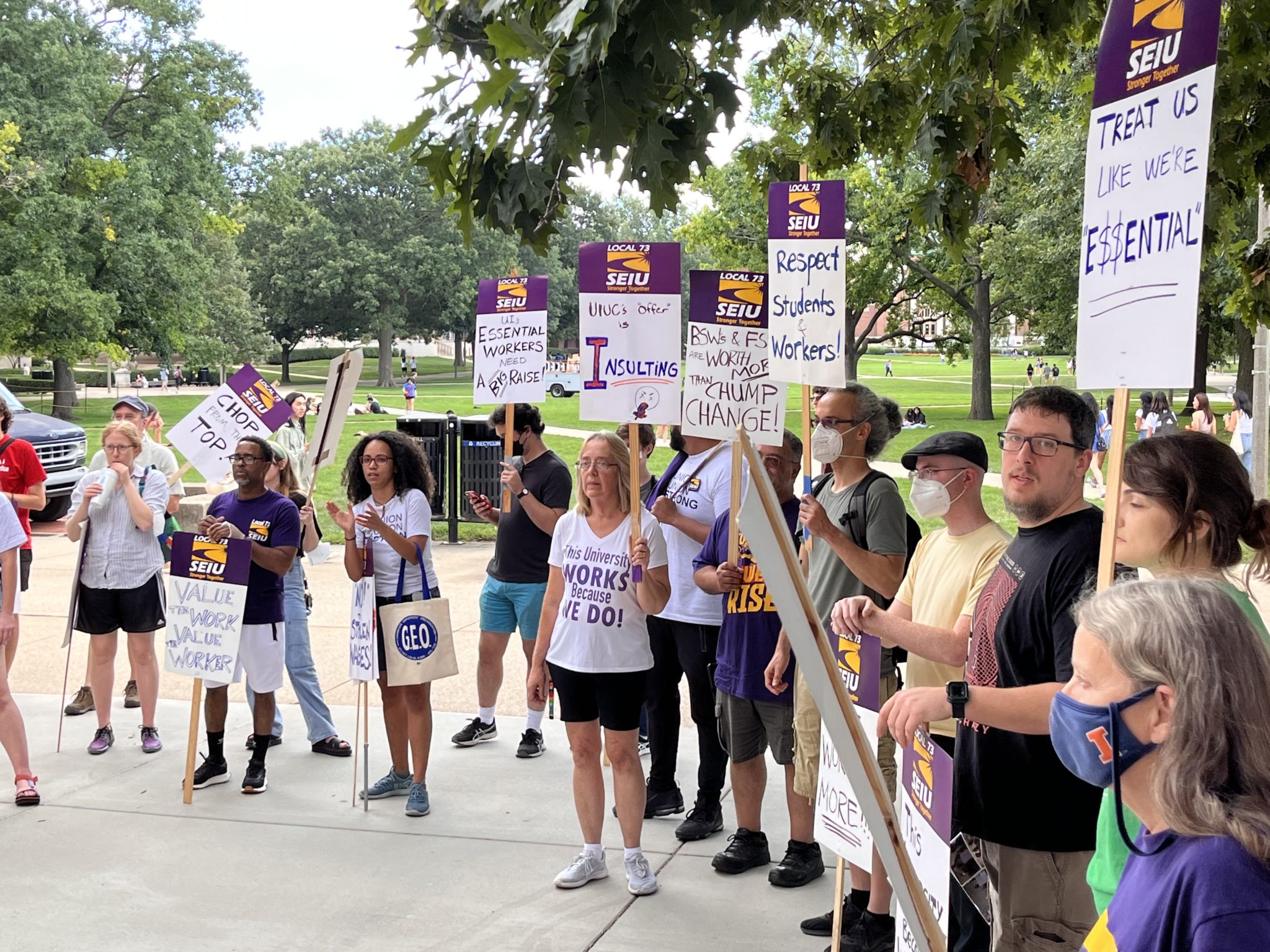 Service Workers at UIUC Hold Movein Day Action With Allies SEIU Local 73